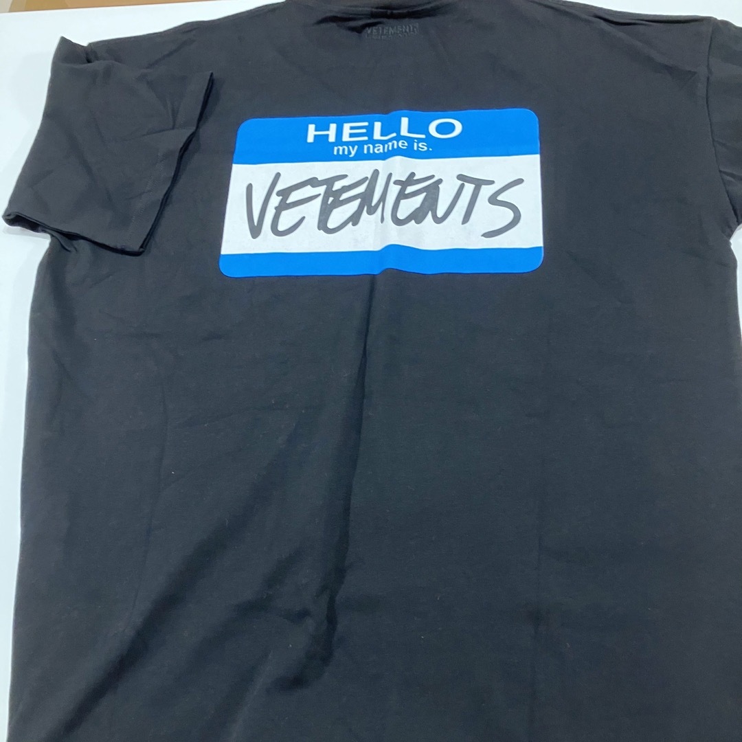 VETEMENTS My Name Is Tシャツ