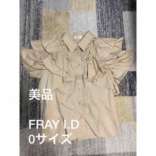 フレイアイディー(FRAY I.D)の美品　FRAY I.D ラッフルフリル襟付きブラウス(シャツ/ブラウス(半袖/袖なし))