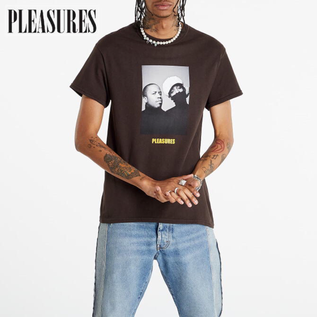 PLEASURES(プレジャー)のSALE★新品 正規 Ｍ プレジャーズ PLEASURES アウトキャストコラボ メンズのトップス(Tシャツ/カットソー(半袖/袖なし))の商品写真