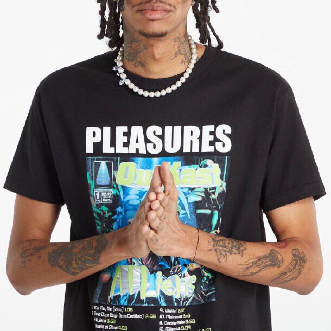 PLEASURES(プレジャー)のSALE★新品 正規 Ｌ プレジャーズ PLEASURES アウトキャストコラボ メンズのトップス(Tシャツ/カットソー(半袖/袖なし))の商品写真