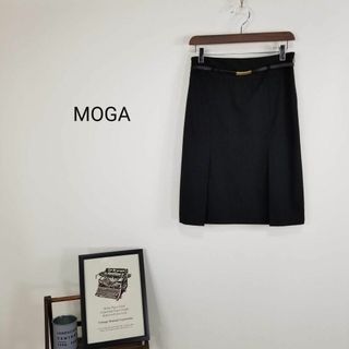 モガ(MOGA)の美品MOGAベルト付タック入ひざ丈スカート2黒 百貨店高級レディースブランド(ひざ丈スカート)