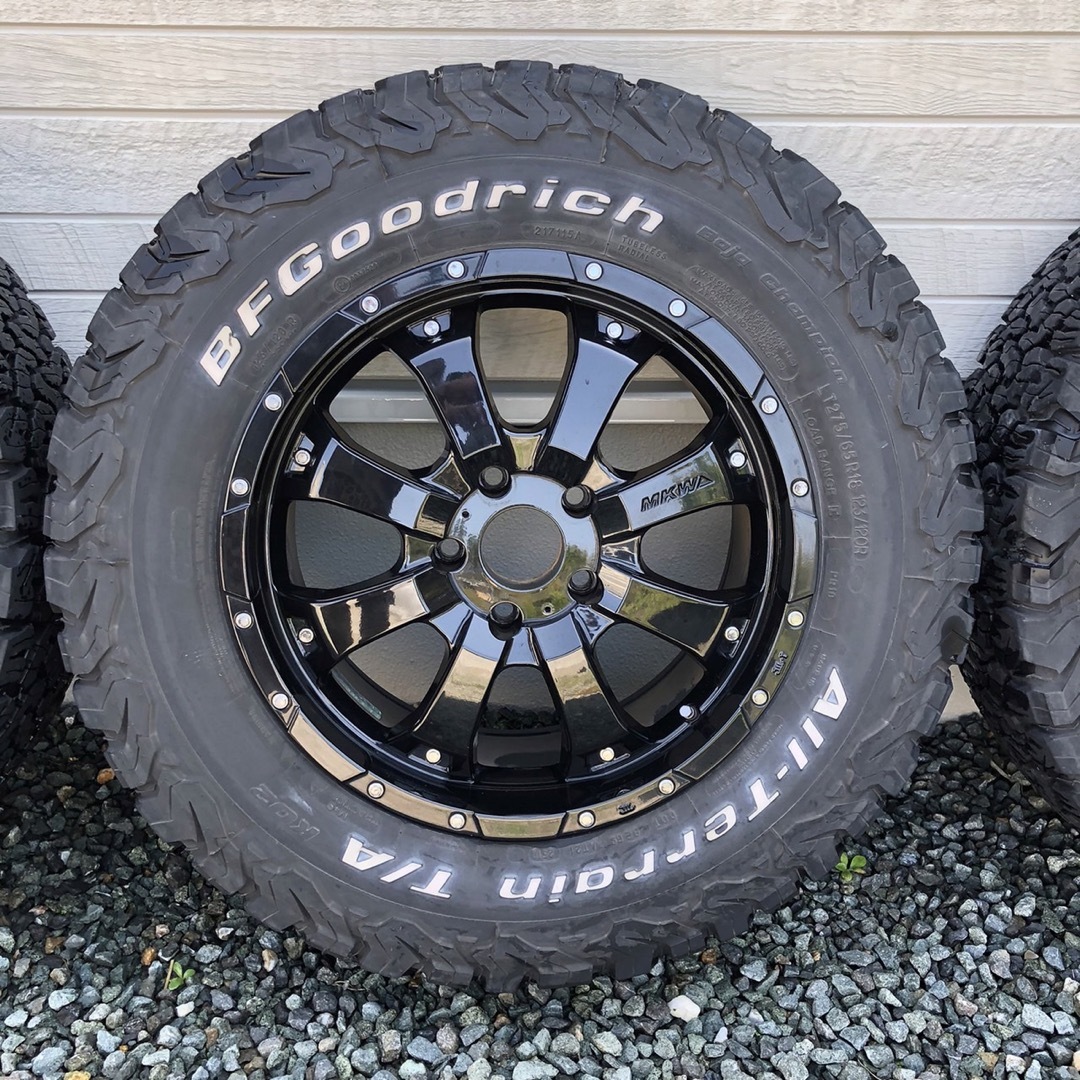 Jeep(ジープ)のMKW BF グッドリッチ 275/65R18 タイヤホイールセット 自動車/バイクの自動車(タイヤ・ホイールセット)の商品写真