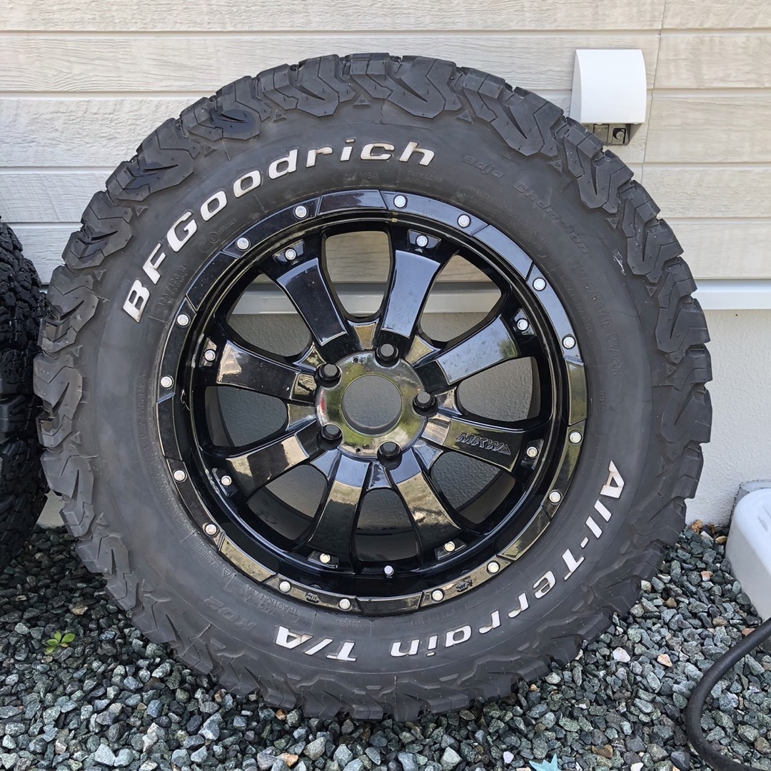 Jeep(ジープ)のMKW BF グッドリッチ 275/65R18 タイヤホイールセット 自動車/バイクの自動車(タイヤ・ホイールセット)の商品写真