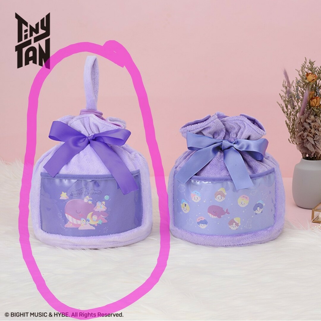 防弾少年団(BTS)(ボウダンショウネンダン)のTinyTAN プレミアム巾着バッグ Sweet Dreams【パープル】 エンタメ/ホビーのおもちゃ/ぬいぐるみ(キャラクターグッズ)の商品写真