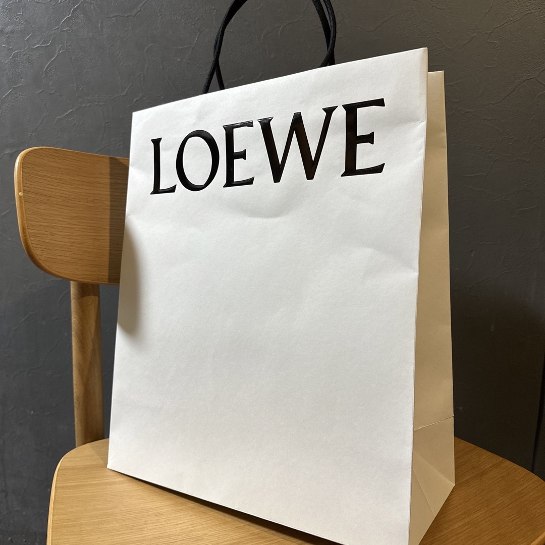 LOEWE(ロエベ)のロエベ　loewe ショッパー 紙袋 ショップ袋 袋 ブランド レディースのバッグ(ショップ袋)の商品写真