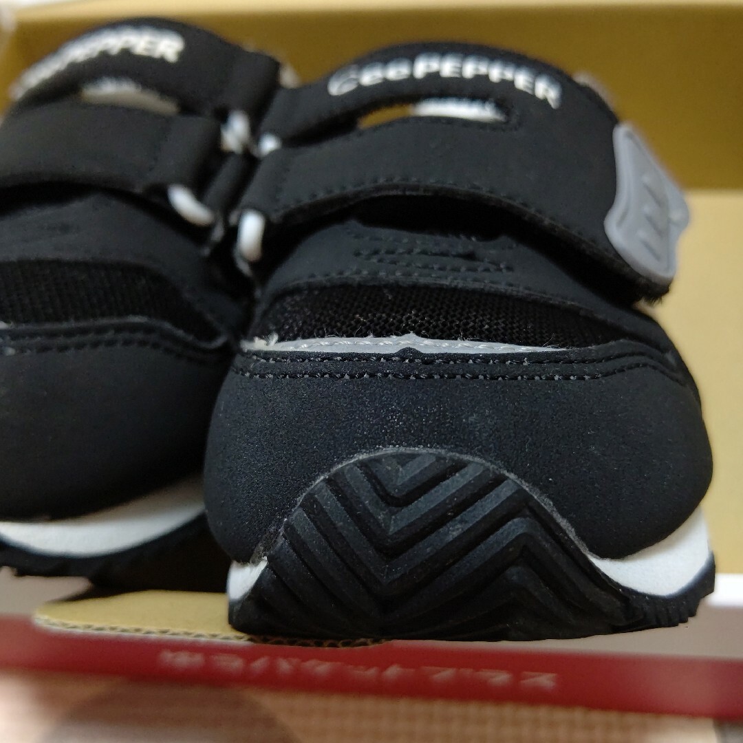 アカチャンホンポ(アカチャンホンポ)の赤ちゃん本舗 スニーカー ブラック 15cm キッズ/ベビー/マタニティのキッズ靴/シューズ(15cm~)(スニーカー)の商品写真