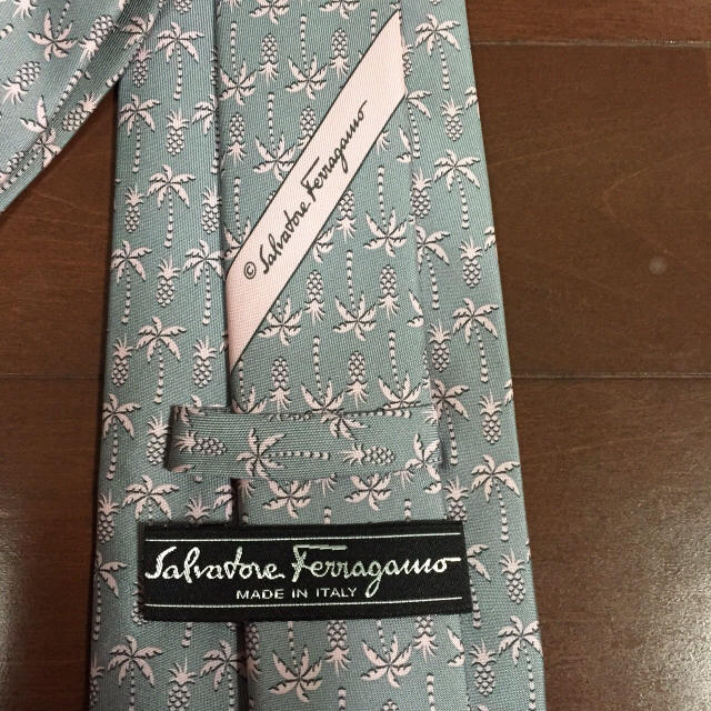 Salvatore Ferragamo(サルヴァトーレフェラガモ)のサルバトーレフェラガモ ネクタイ レディースのファッション小物(ネクタイ)の商品写真