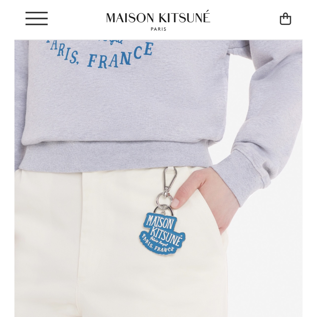 MAISON KITSUNE'(メゾンキツネ)の新品未使用　メゾンキツネ　パレロワイヤル　キーホルダー　ブルー レディースのファッション小物(キーホルダー)の商品写真