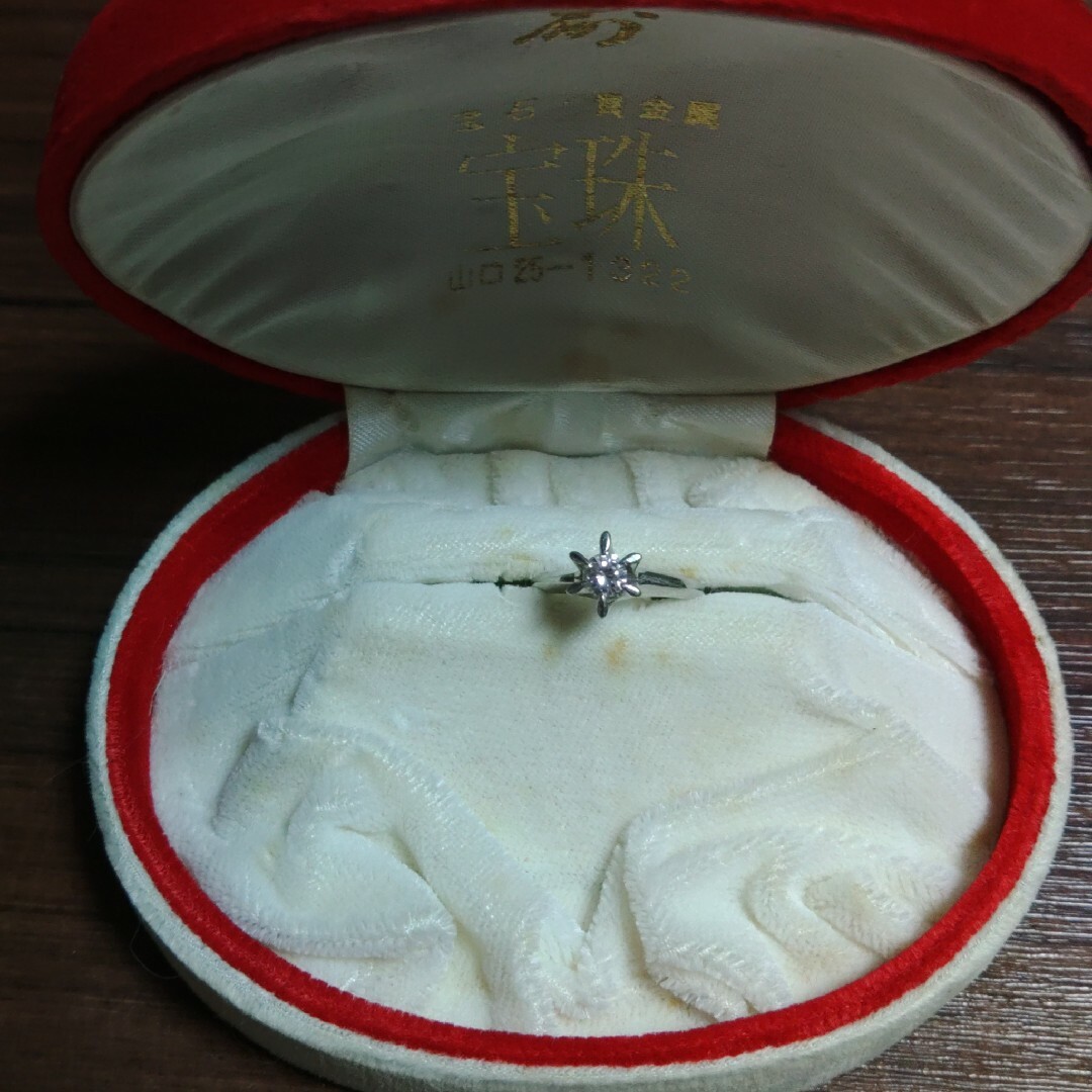 鑑定書付き　立て爪プラチナ×ダイヤモンドエンゲージリング婚約指輪