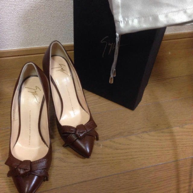 GIUZEPPE ZANOTTI(ジュゼッペザノッティ)の箱あり★脚が綺麗にみえるリボンパンプス レディースの靴/シューズ(ハイヒール/パンプス)の商品写真