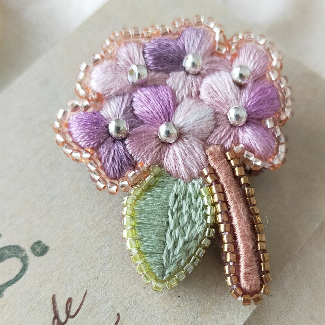 刺繍ブローチ 紫陽花