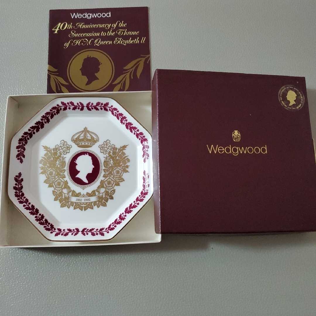 WEDGWOOD【ウェッジウッド】　エリザベス女王　即位40周年記念プレート　新品未使用