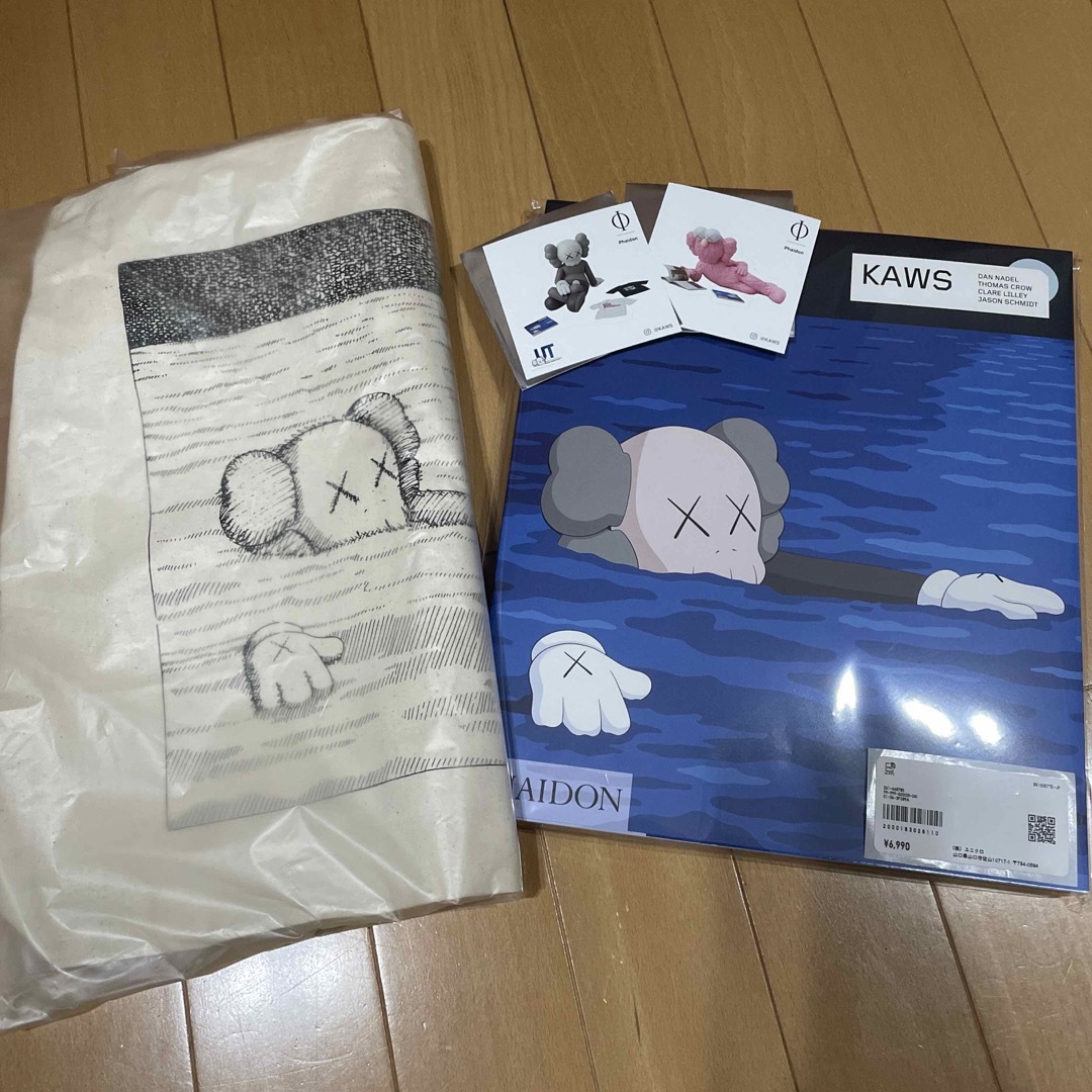 カウズ(KAWS) アートブック トートバッグ ステッカー - アート/エンタメ