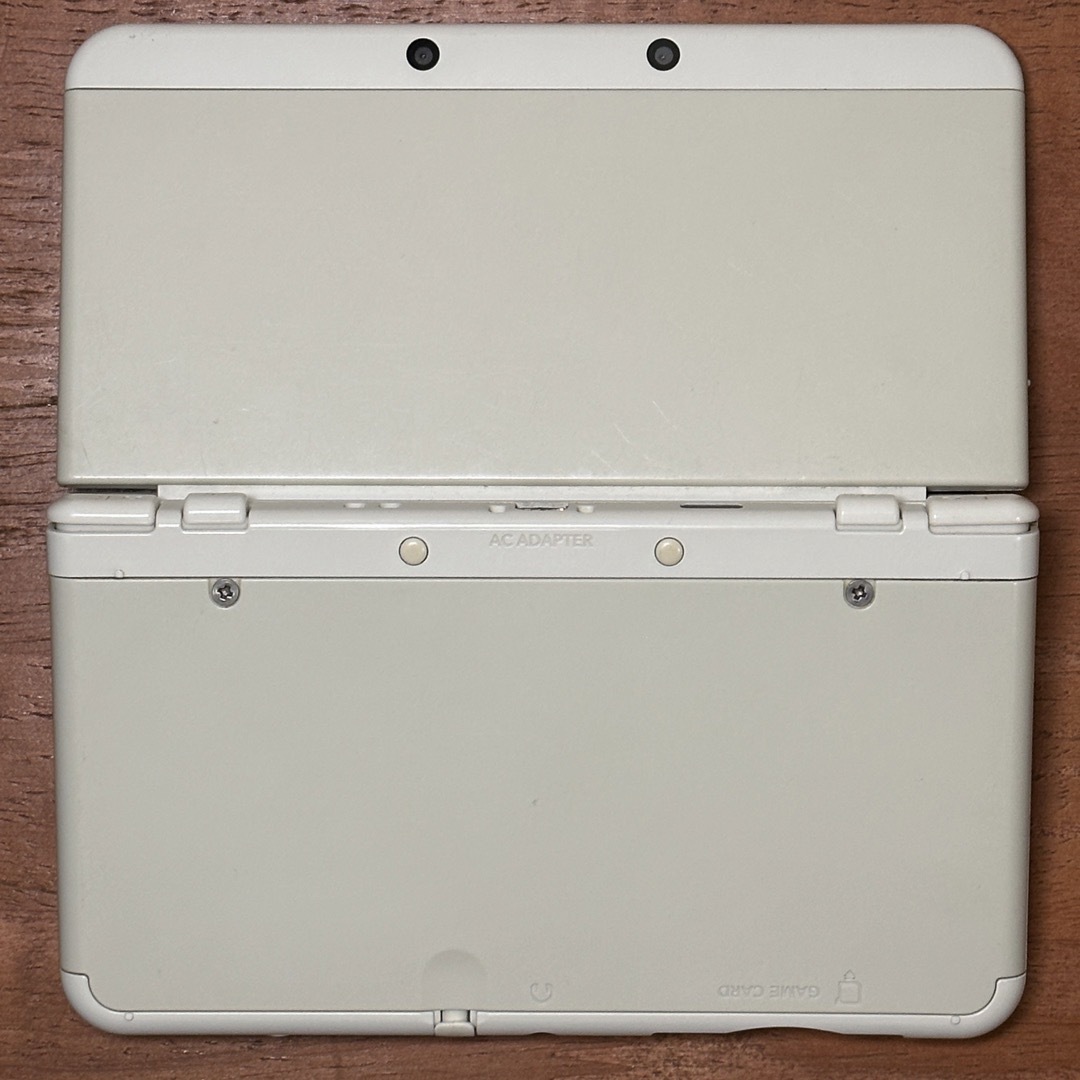 New ニンテンドー 3DS ホワイト 専用ポーチ付き 充電器欠品