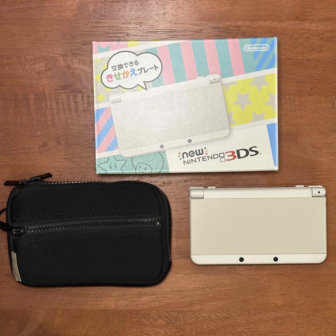 New ニンテンドー 3DS ホワイト 専用ポーチ付き 充電器欠品