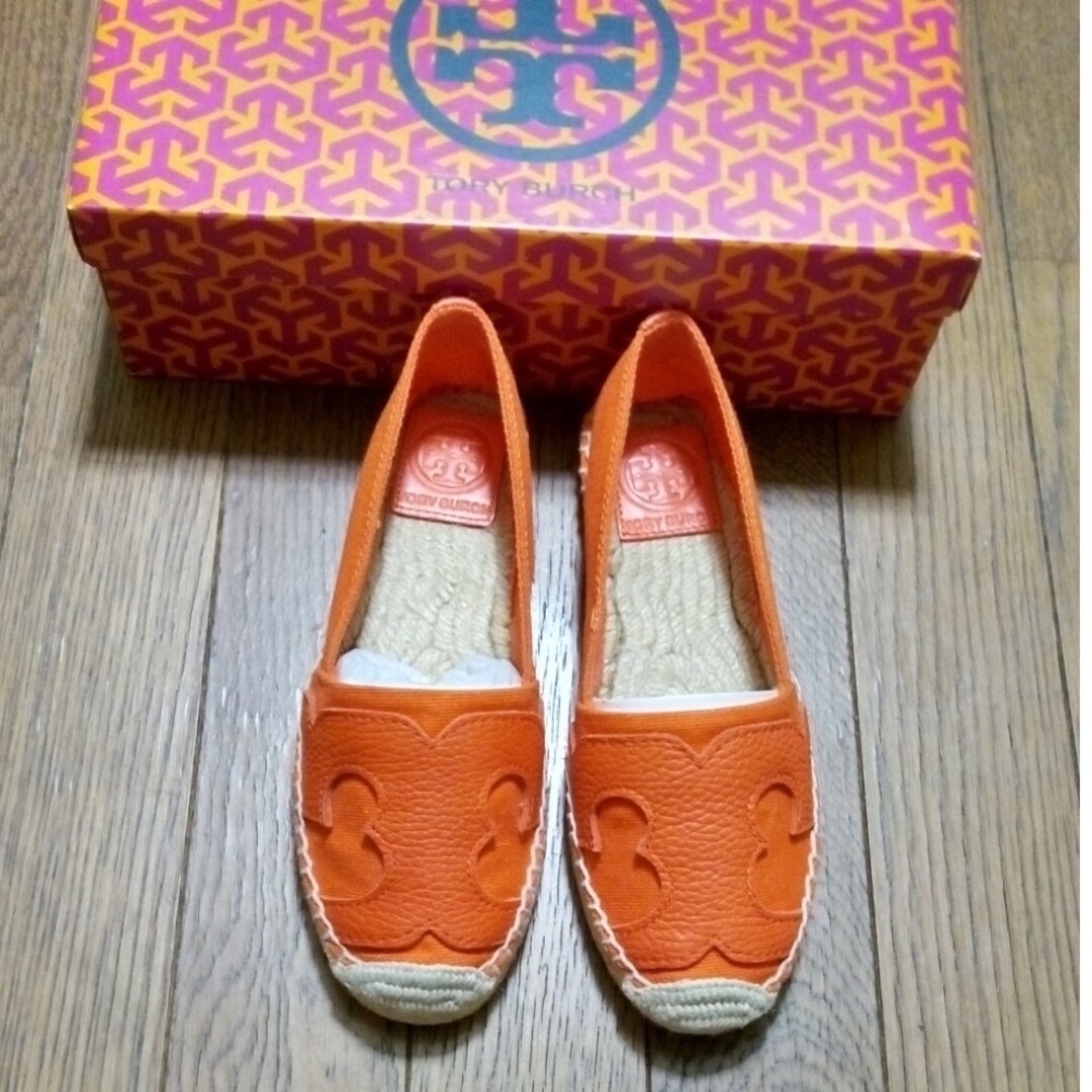 Tory Burch(トリーバーチ)の新品　トリバーチ　23cm　シューズ　靴　箱付き レディースの靴/シューズ(ローファー/革靴)の商品写真