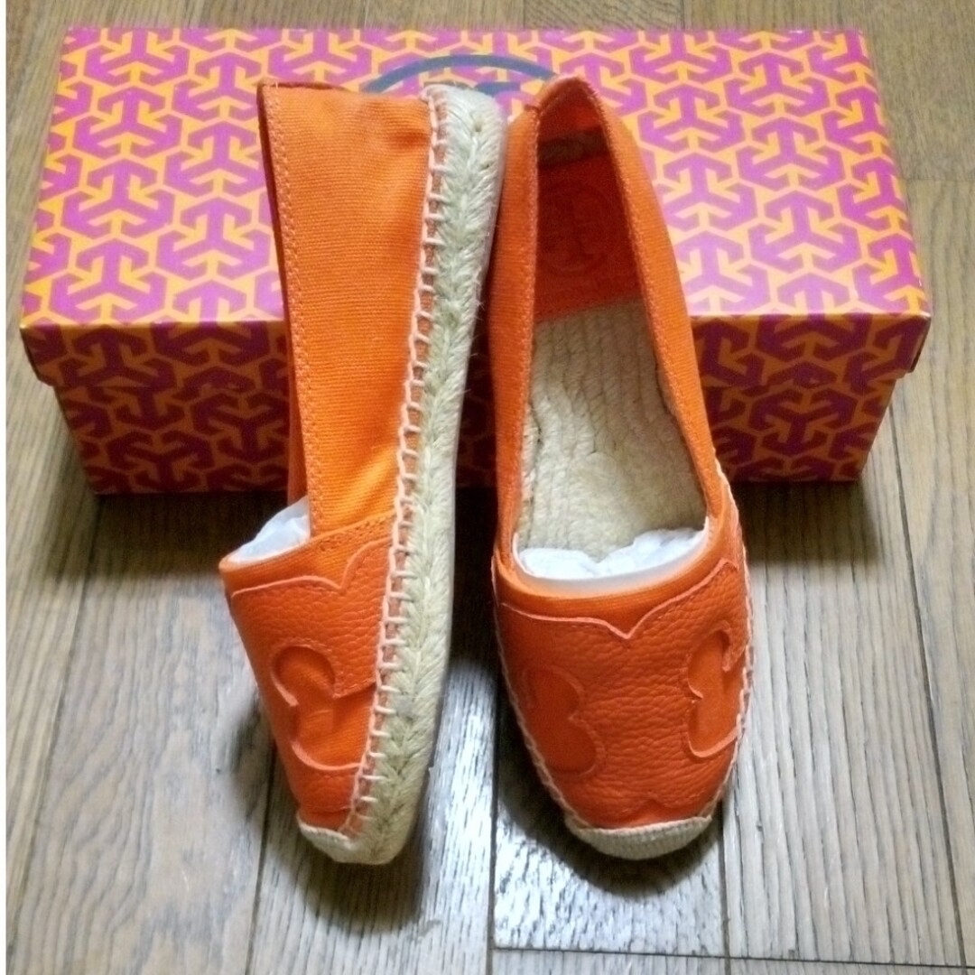 Tory Burch(トリーバーチ)の新品　トリバーチ　23cm　シューズ　靴　箱付き レディースの靴/シューズ(ローファー/革靴)の商品写真