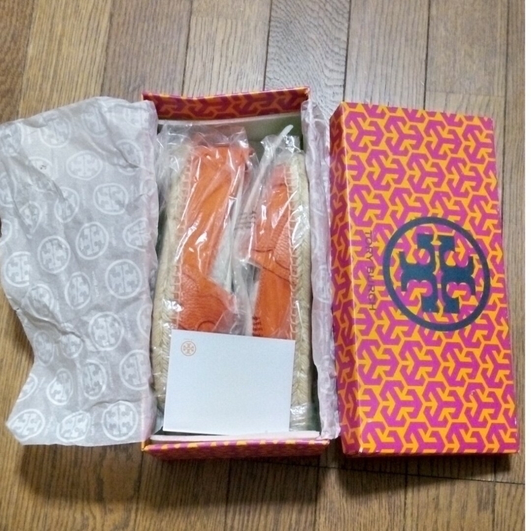 Tory Burch(トリーバーチ)の新品　トリバーチ　23cm　シューズ　靴　箱付き レディースの靴/シューズ(ローファー/革靴)の商品写真