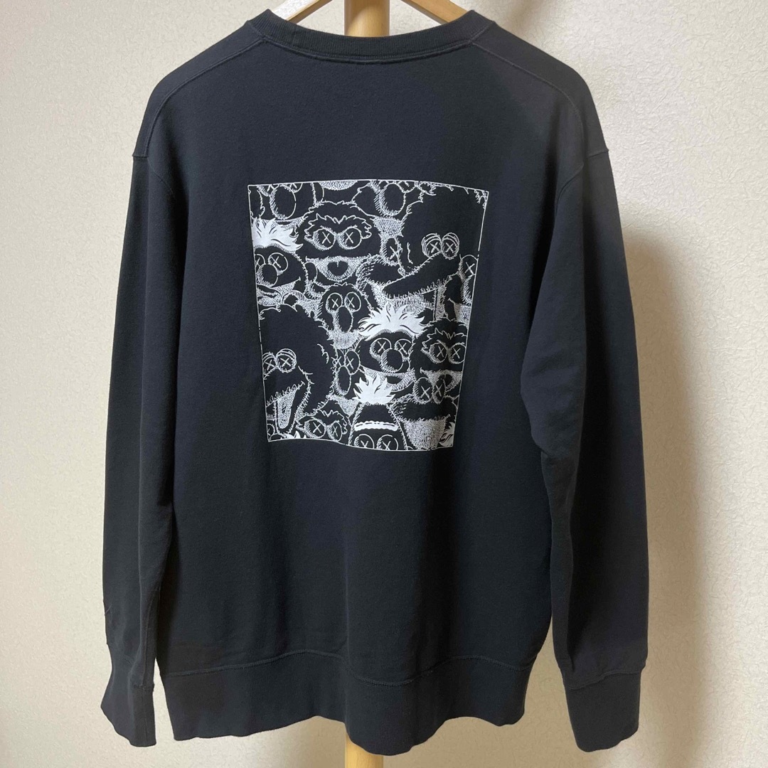 UNIQLO(ユニクロ)の【used】ユニクロ×カウズ× セサミ　スウェット　KAWS　 メンズのトップス(スウェット)の商品写真