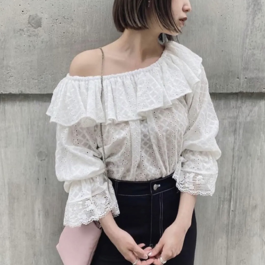 Honey mi Honey(ハニーミーハニー)のcotton lace off-shoulder blouse レディースのトップス(シャツ/ブラウス(長袖/七分))の商品写真