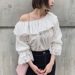 ハニーミーハニー(Honey mi Honey)のcotton lace off-shoulder blouse(シャツ/ブラウス(長袖/七分))