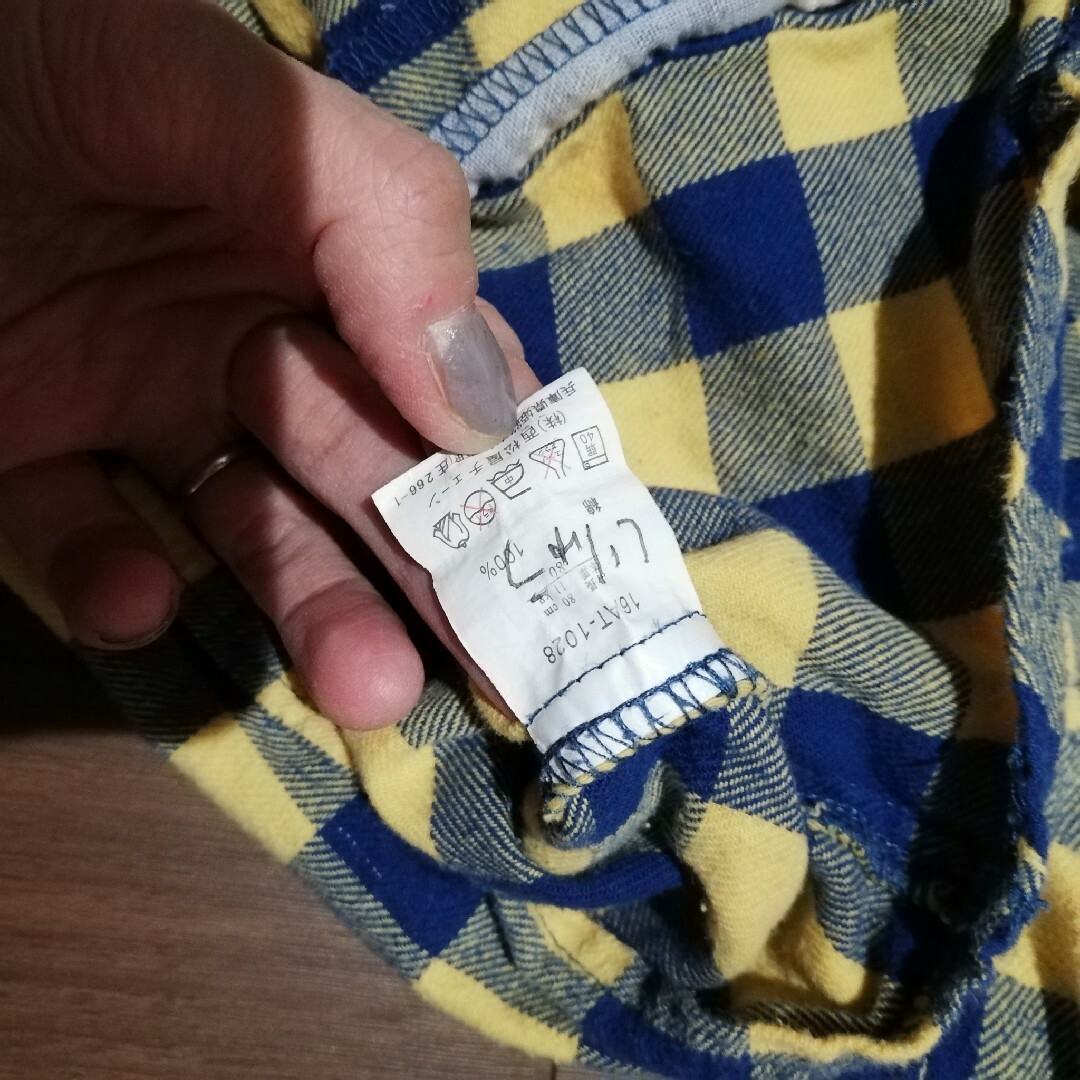 西松屋(ニシマツヤ)のBeeBoxのパーカーと西松屋のシャツ キッズ/ベビー/マタニティのベビー服(~85cm)(カーディガン/ボレロ)の商品写真