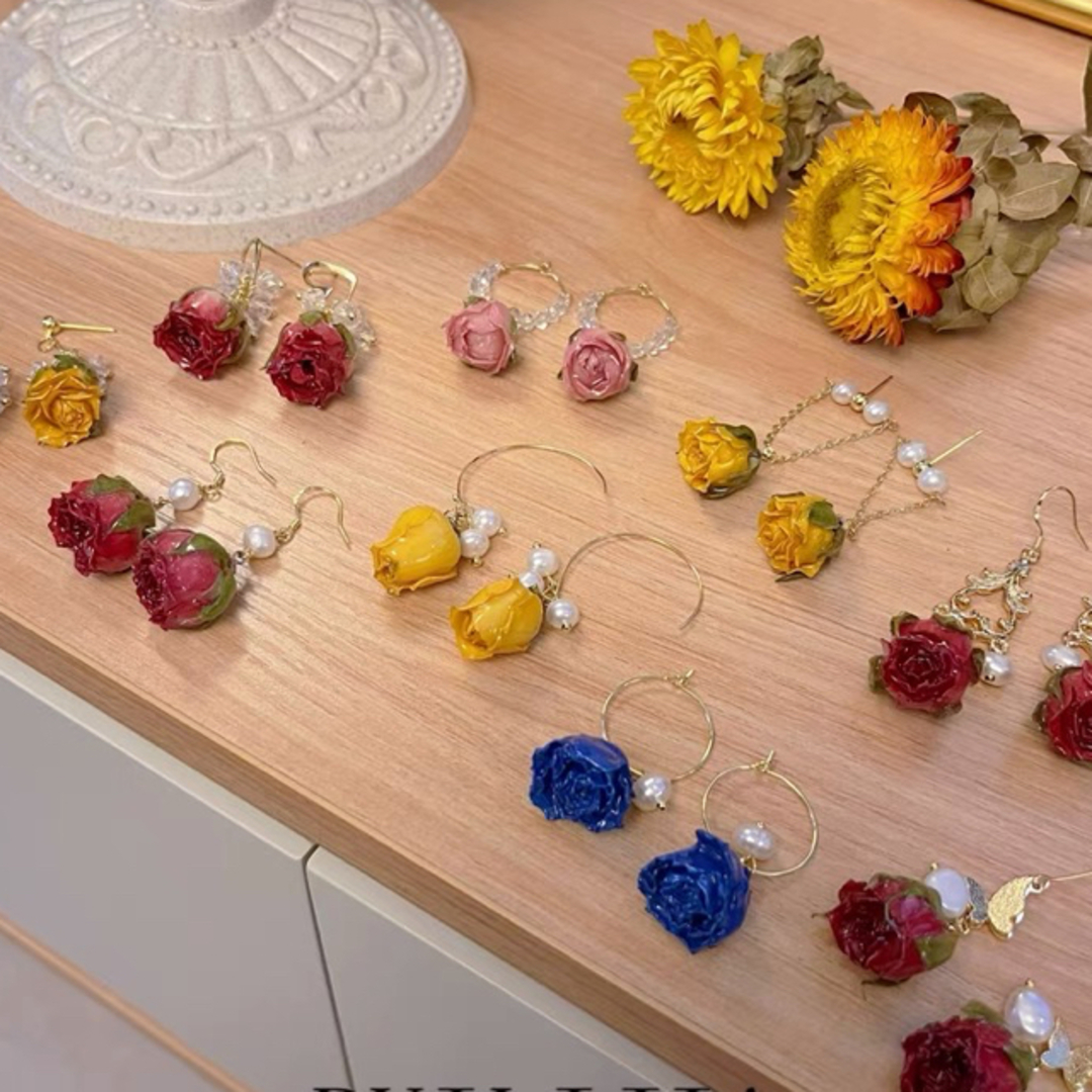 ZARA(ザラ)の永生花　黄薔薇　天然真珠パール　白黄色ピアス　ハンドメイド　vintage 韓国 ハンドメイドのアクセサリー(ピアス)の商品写真