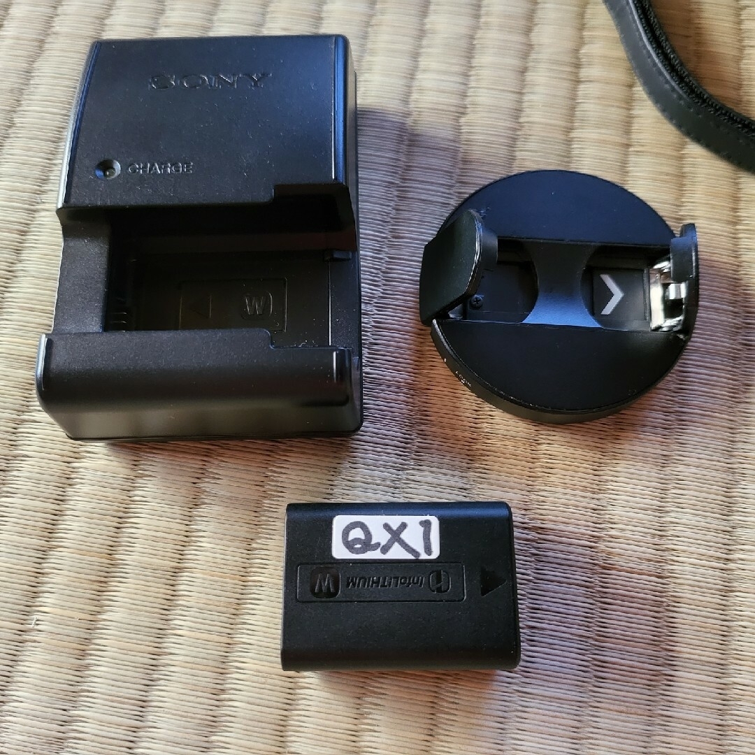 SONY(ソニー)のAPS-CセンサーILCE-QX1Lレンズスタイルカメラ スマホ/家電/カメラのカメラ(レンズ(ズーム))の商品写真