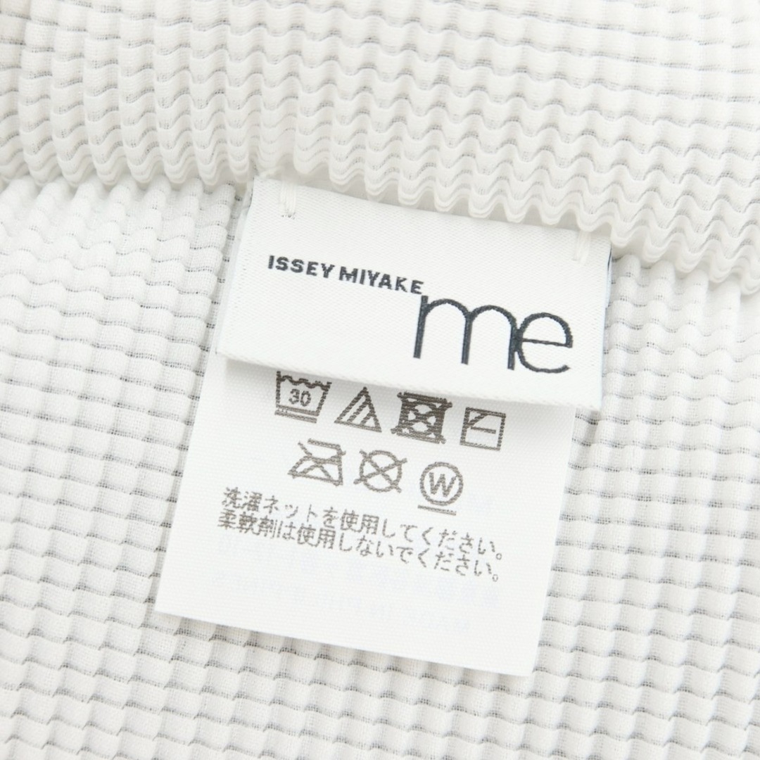 【中古】【未使用】ミー イッセイミヤケ me ISSEY MIYAKE 2023年秋冬 プリーツ加工 ハイネック ブラウス カットソー ホワイト【サイズ表記なし（M位）】【レディース】 レディースのトップス(シャツ/ブラウス(長袖/七分))の商品写真