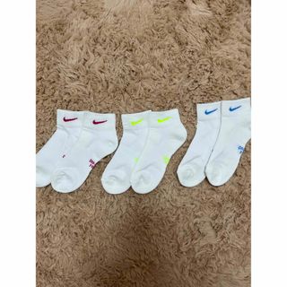 ナイキ(NIKE)のNikeナイキ　エブリデイ3Pソックス　ブルー　ピンク　イエロー　21〜23cm(靴下/タイツ)