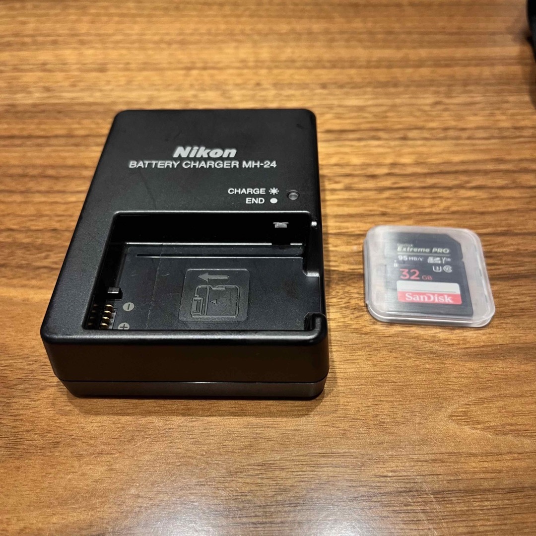 Nikon D5600 ダブルズームキット➕単焦点レンズ➕おまけ カメラ Nikon D5600 ダブルズームキット➕単焦点レンズ➕おまけ カメラ
