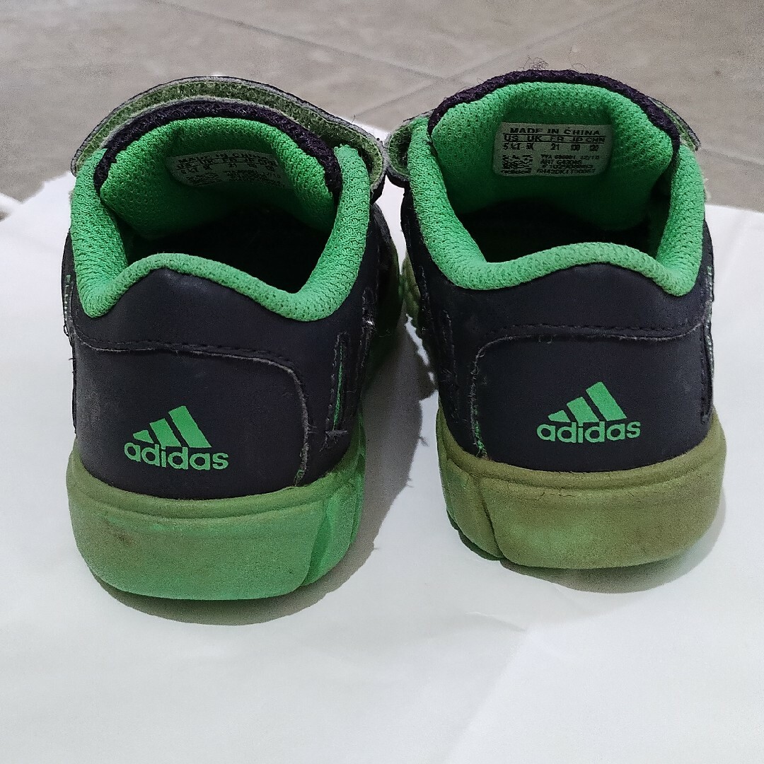 adidas(アディダス)のアディダススニーカー 13cm キッズ/ベビー/マタニティのベビー靴/シューズ(~14cm)(スニーカー)の商品写真