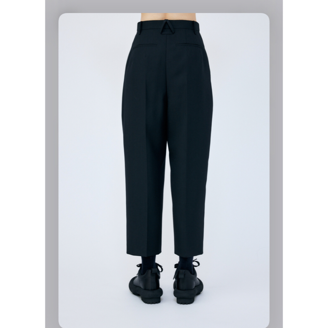 ENFOLD(エンフォルド)のenfold ENFOLD CROPPED TAPERED-TROUSERS レディースのパンツ(カジュアルパンツ)の商品写真