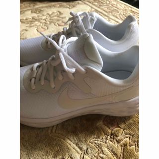 ナイキ(NIKE)の新品　NIKE スニーカー　　24(スニーカー)