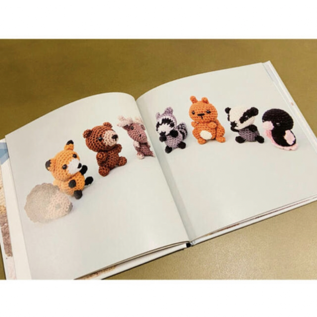 英語絵本　洋書　あみぐるみクロシェ　Mini Amigurumi Animals エンタメ/ホビーの本(住まい/暮らし/子育て)の商品写真