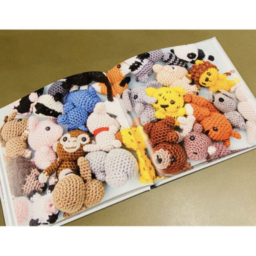 英語絵本　洋書　あみぐるみクロシェ　Mini Amigurumi Animals エンタメ/ホビーの本(住まい/暮らし/子育て)の商品写真
