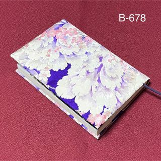 B-678再販　標準サイズ　ハンドメイド　正絹　振袖　花　文庫本ブックカバー(ブックカバー)