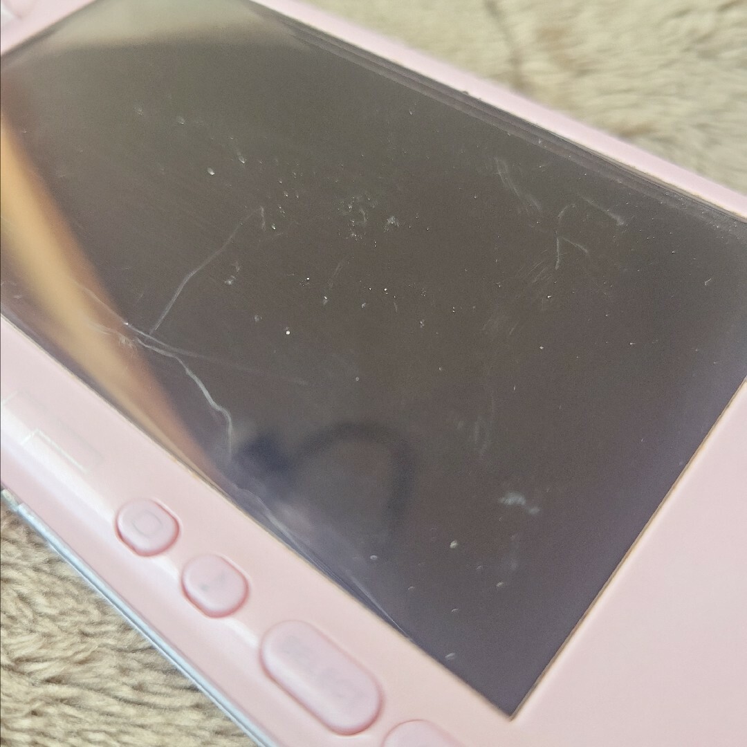 SONY(ソニー)のSONY PSP-3000 ブロッサム ピンク 訳あり 傷あり エンタメ/ホビーのゲームソフト/ゲーム機本体(携帯用ゲーム機本体)の商品写真
