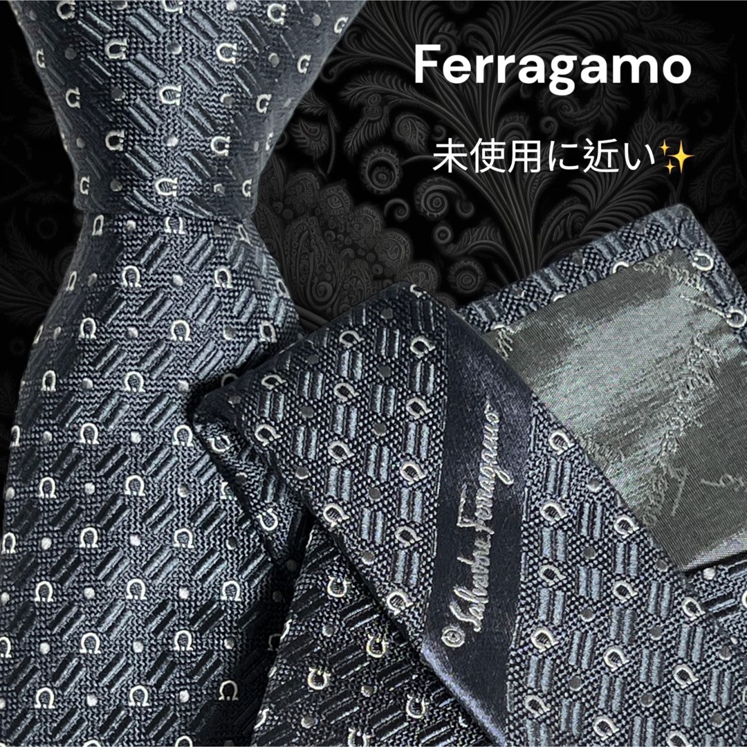 Salvatore Ferragamo(サルヴァトーレフェラガモ)の✨極美品✨人気柄✨ Ferragamo イタリア製 ガンチーニ グレー系 メンズのファッション小物(ネクタイ)の商品写真