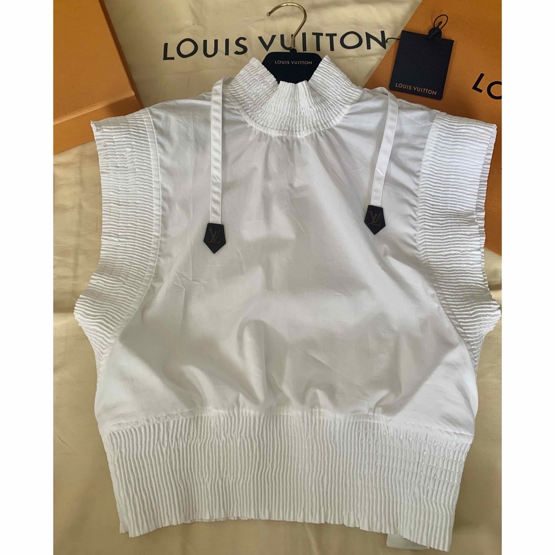 LOUIS VUITTON(ルイヴィトン)のLOUIS VUITTONラッフルトリムトップブラウス 34 17万円程 レディースのトップス(シャツ/ブラウス(半袖/袖なし))の商品写真