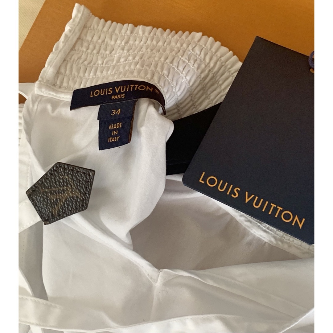 LOUIS VUITTON(ルイヴィトン)のLOUIS VUITTONラッフルトリムトップブラウス 34 17万円程 レディースのトップス(シャツ/ブラウス(半袖/袖なし))の商品写真