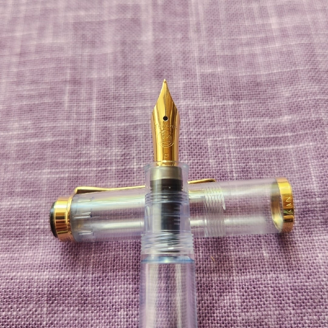 Pelikan(ペリカン)のPelikan 万年筆 M200 F デモンストレーター スケルトン 透明軸 インテリア/住まい/日用品の文房具(ペン/マーカー)の商品写真