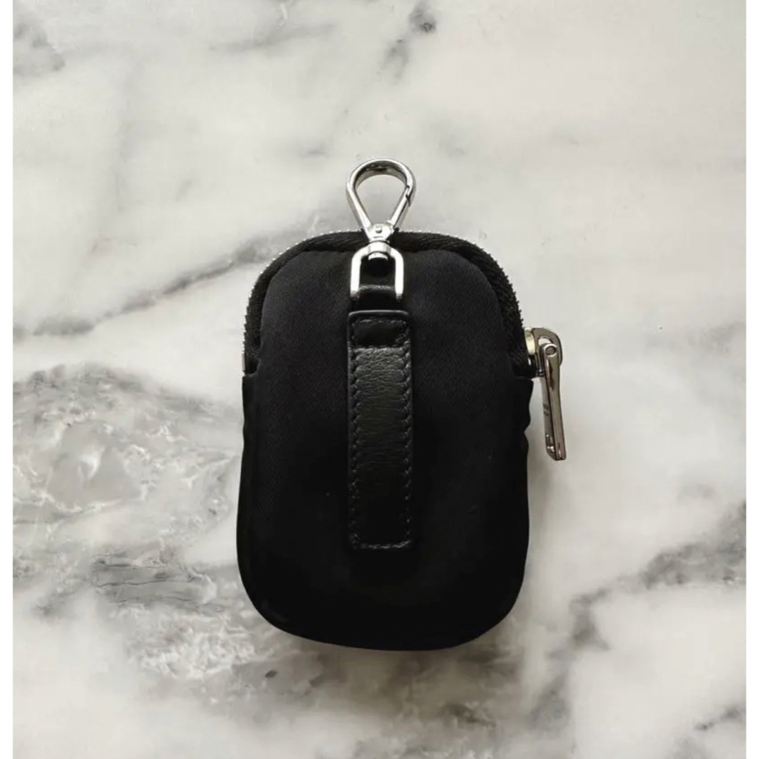 PRADA(プラダ)の【PRADA】パデッドRe-Nylon トートバッグ  （ブラック） レディースのバッグ(トートバッグ)の商品写真