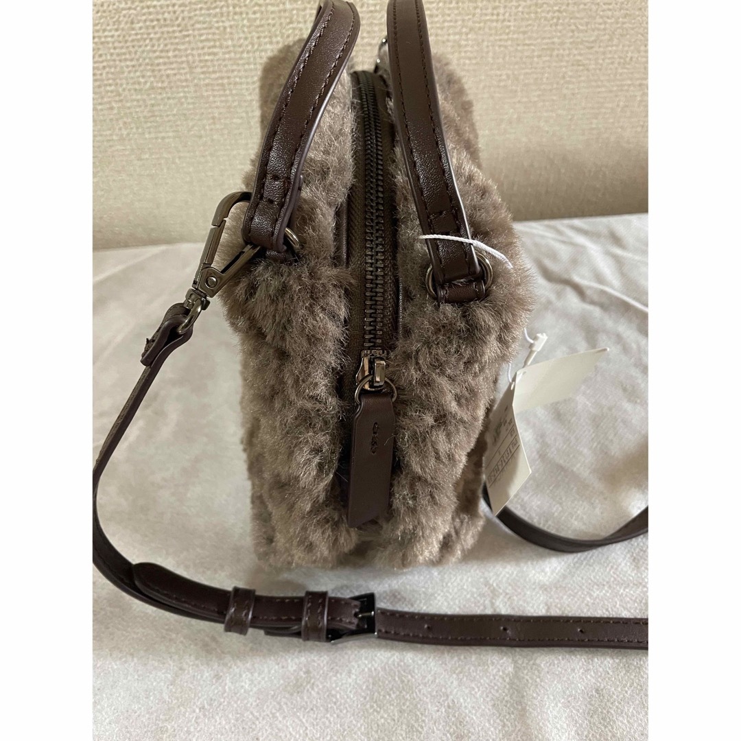 新品 アマカ ブラウンのフェイクファーバック - ショルダーバッグ