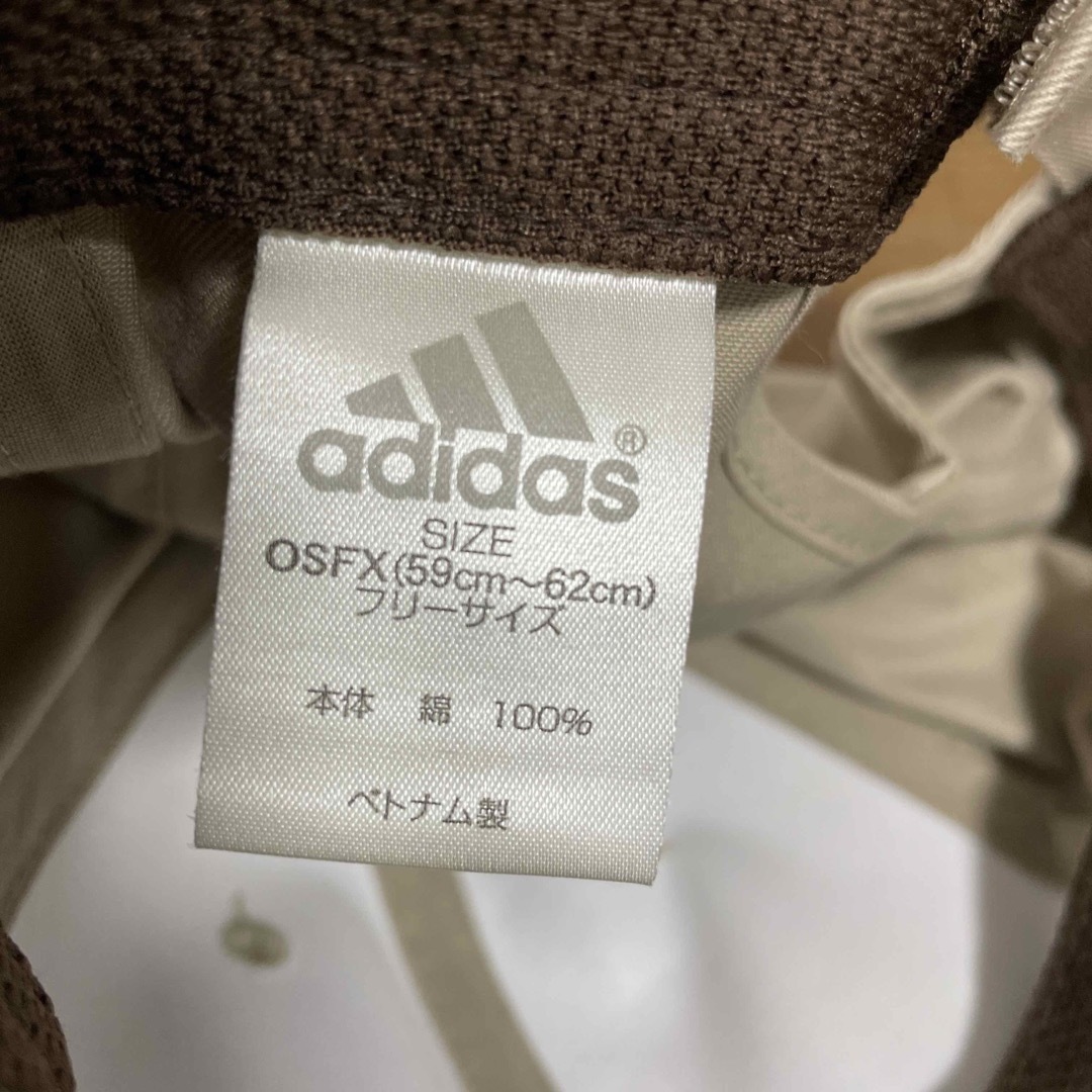 adidas(アディダス)の帽子　未使用品　adidasキャップ　フリーサイズ　ベージュ メンズの帽子(キャップ)の商品写真