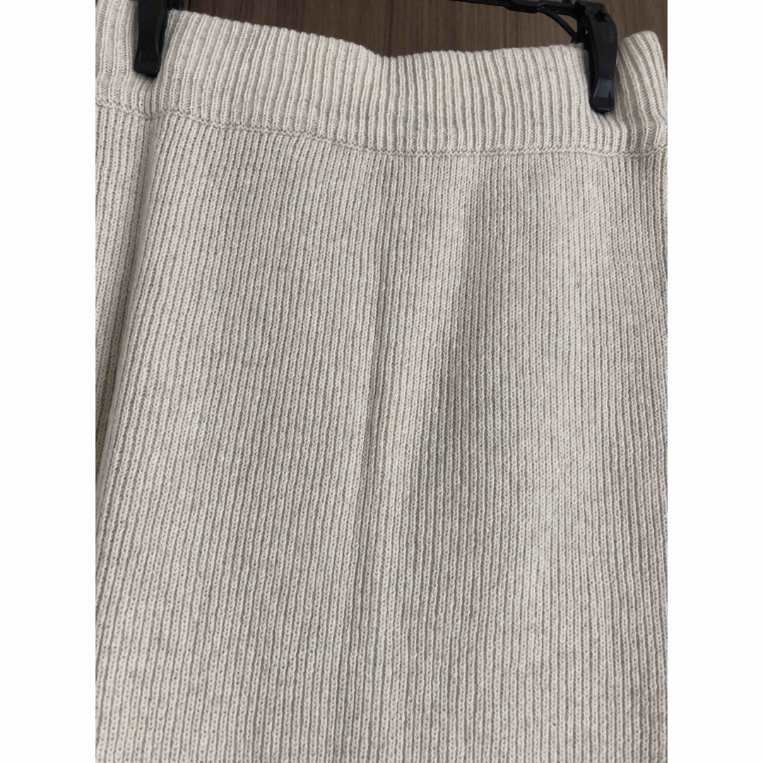 FAVORI(ファボリ)のニットスカート　オフホワイト(1度のみ着用) レディースのスカート(ロングスカート)の商品写真