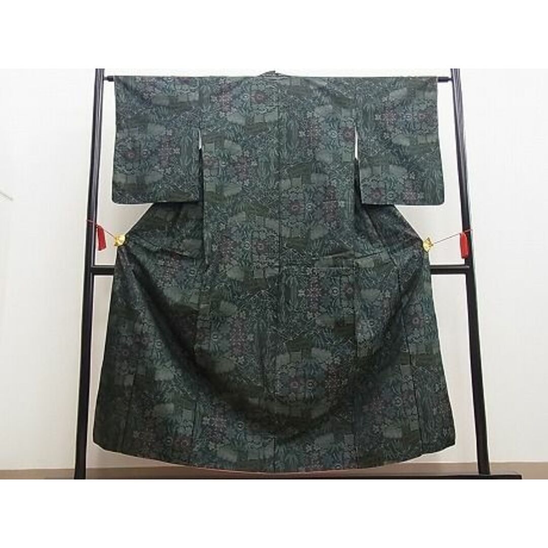 平和屋野田店■本場染大島紬 流水群鶴草花文 逸品 n-fw2918