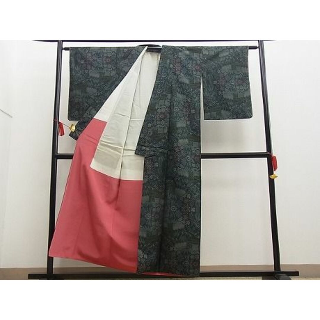 平和屋野田店■本場染大島紬 流水群鶴草花文 逸品 n-fw2918