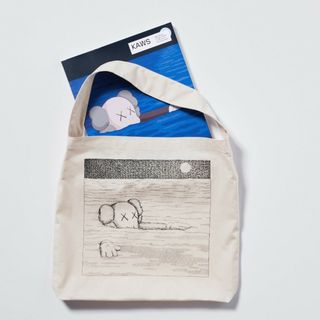 UNIQLO x KAWS ARTBOOK トートバッグ付-