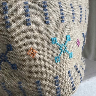 フェアトレード　手刺繍　ジュート　リサイクルサリー　手刺繍　バスケット　約35㎝